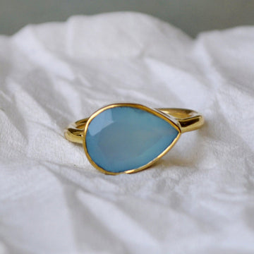 Blue chalcedony gold ring, 14K yellow gold chalcedony ring, Natural pear stone jewelry, romantic gift ring, gold ring, Wedding gift ring